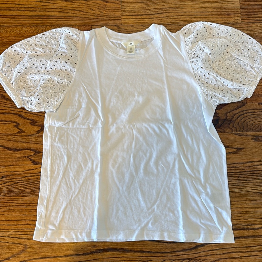 H&M woman’s white short sleeve tee shirt top sz M puff sleeve embroidered